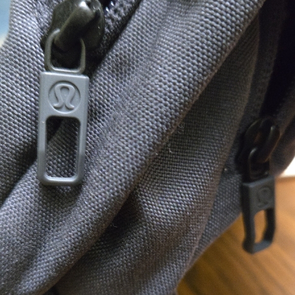 Lululemon toiletry bag - Picture 12 of 12